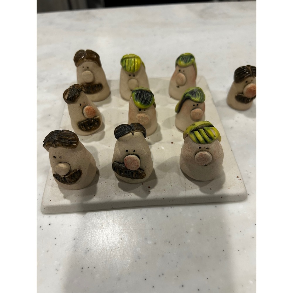 Vintage Handmade Pottery Tic-Tac-Toe Game Set Ceramic Folk Art Figures SIGNED